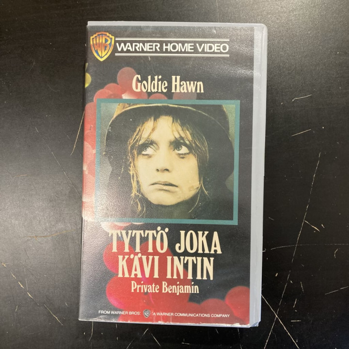 Tyttö joka kävi intin VHS (VG+/VG+) -komedia-